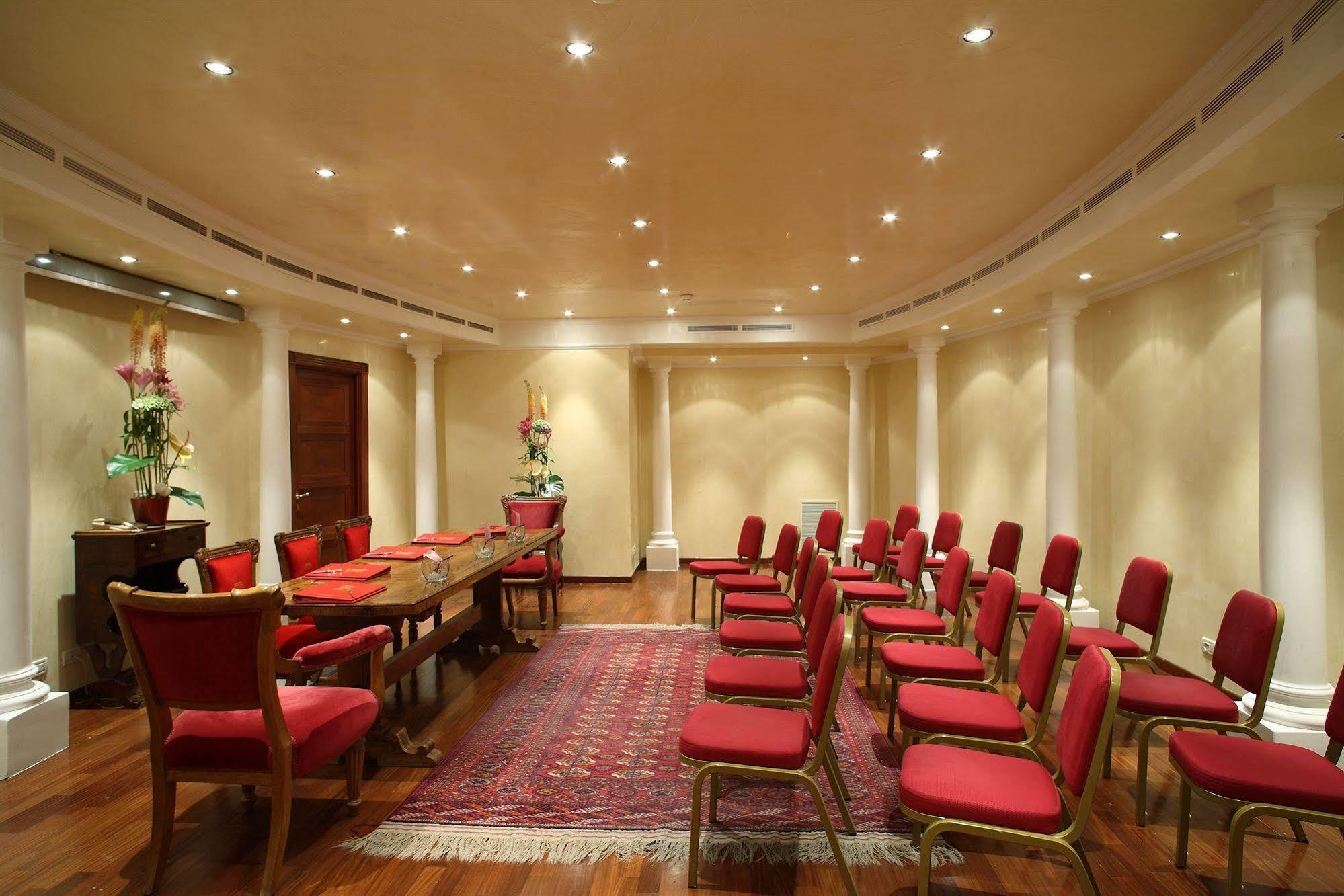Bio Hotel Raphael - Relais & Chateaux Рим Бизнес снимка