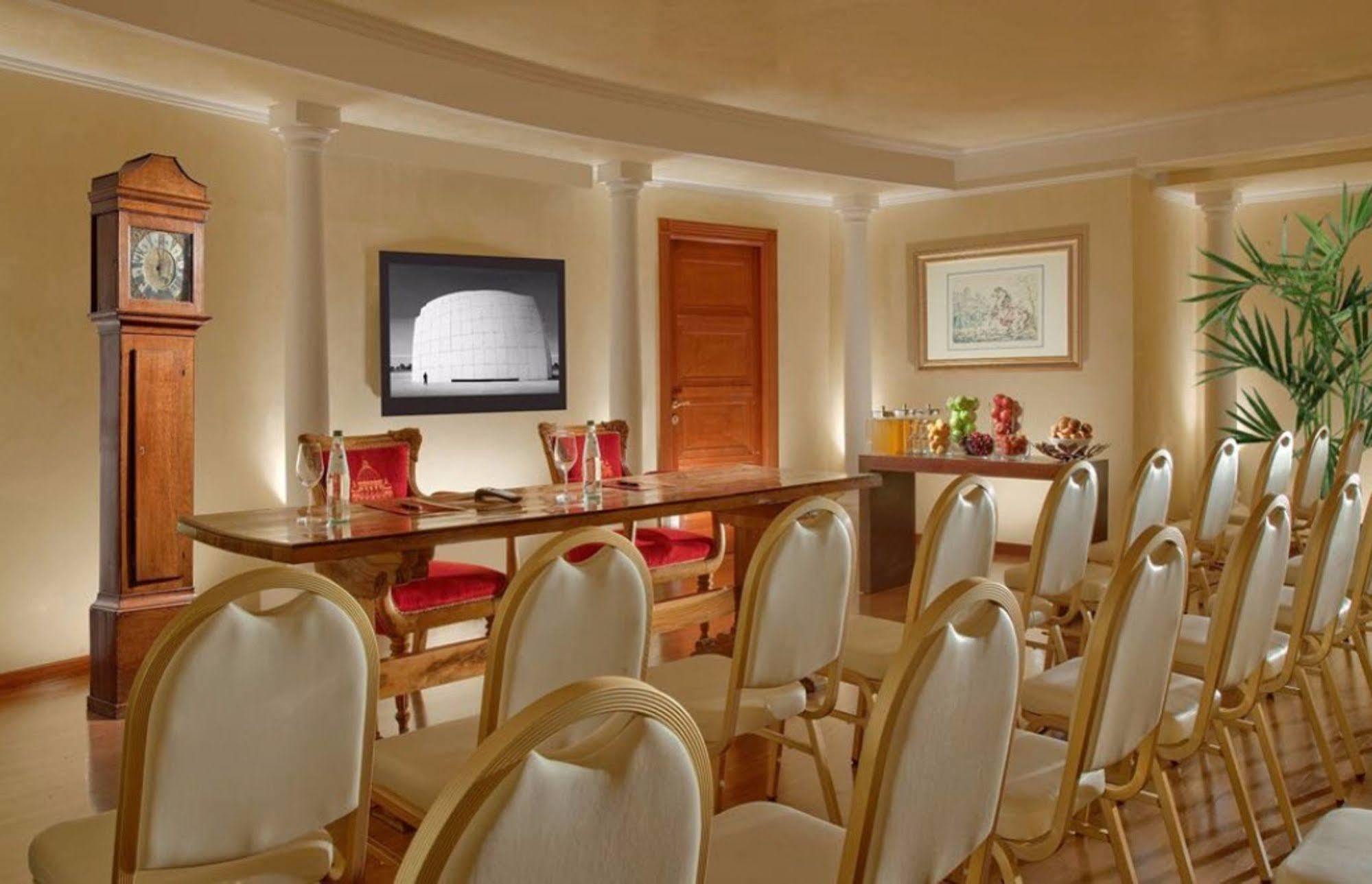 Bio Hotel Raphael - Relais & Chateaux Рим Екстериор снимка